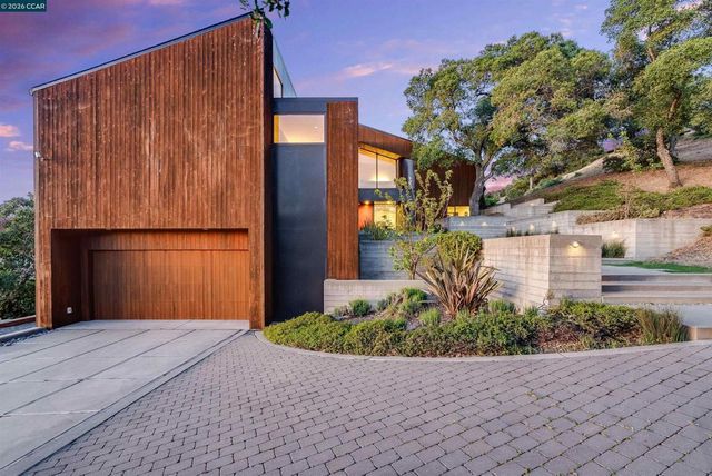 240 Tappan Ln, Orinda, CA 94563