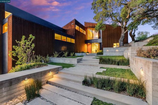 240 Tappan Ln, Orinda, CA 94563