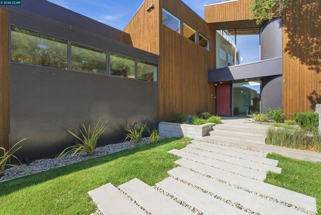 240 Tappan Ln, Orinda, CA 94563