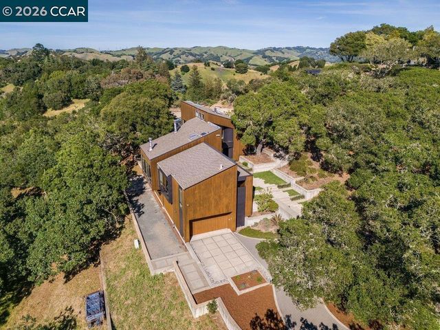 240 Tappan Ln, Orinda, CA 94563