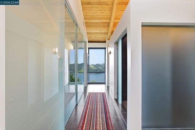 240 Tappan Ln, Orinda, CA 94563