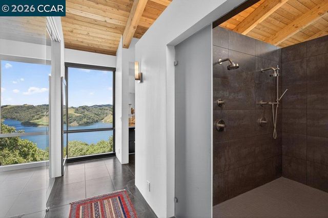 240 Tappan Ln, Orinda, CA 94563