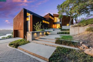 240 Tappan Ln, Orinda, CA 94563