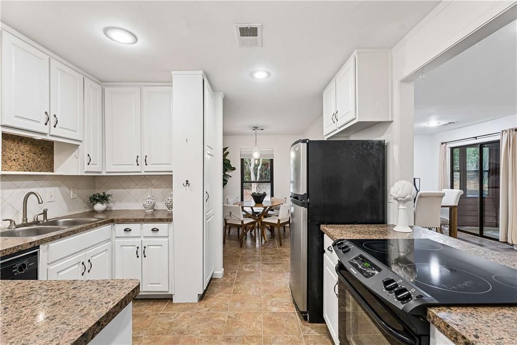 Image 8 of property listing at 1611 Northlake Springs Court, Decatur, GA 30033