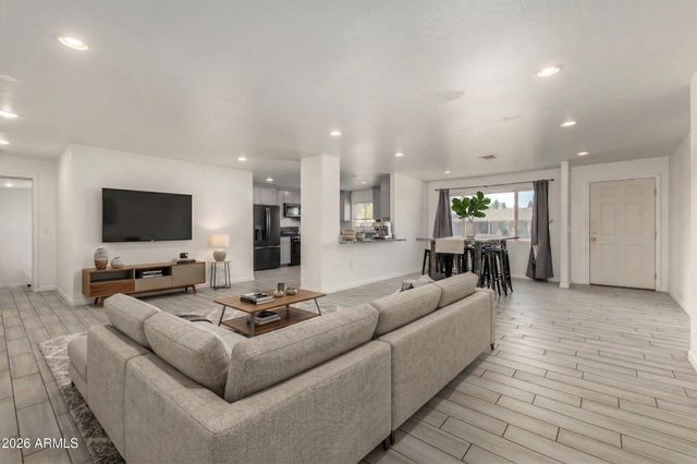 136 E PALMCROFT Drive, Tempe, AZ 85282