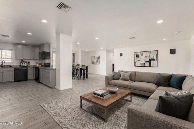 136 E PALMCROFT Drive, Tempe, AZ 85282