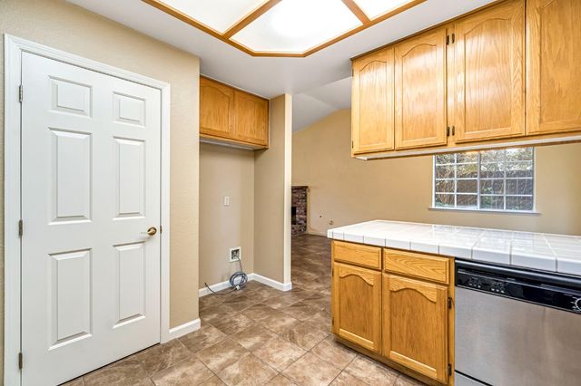 3632 E Willow Court, Visalia, CA 93292