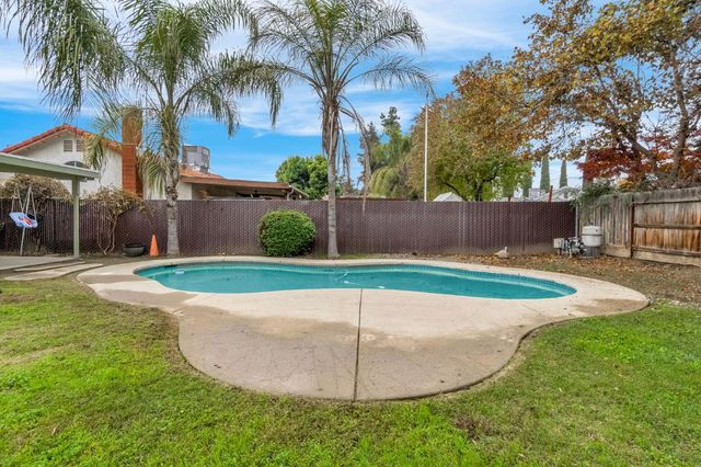 3632 E Willow Court, Visalia, CA 93292