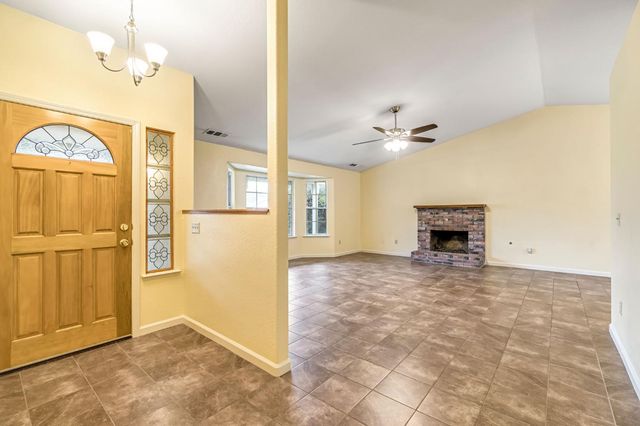 3632 E Willow Court, Visalia, CA 93292