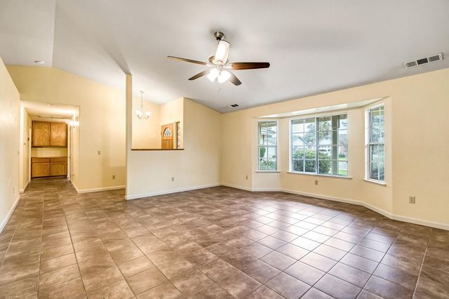 3632 E Willow Court, Visalia, CA 93292