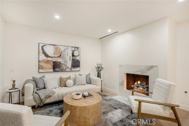 1558 Hillcrest, Glendale, CA 91202