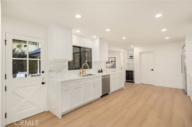 1558 Hillcrest, Glendale, CA 91202