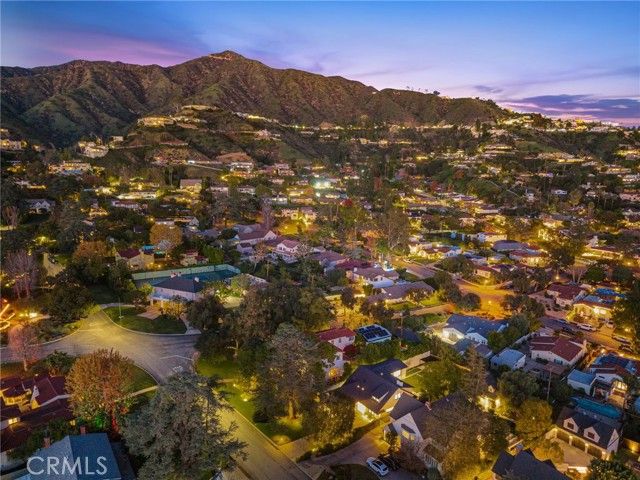 1558 Hillcrest, Glendale, CA 91202