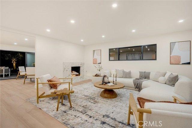 1558 Hillcrest, Glendale, CA 91202