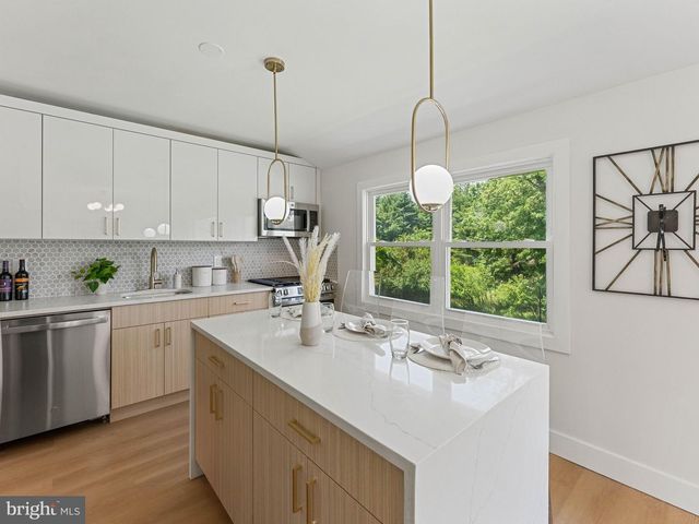 323 BRANDYWINE DR, Marlton, NJ 08053