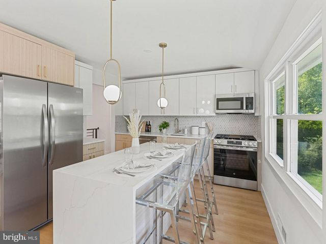 323 BRANDYWINE DR, Marlton, NJ 08053