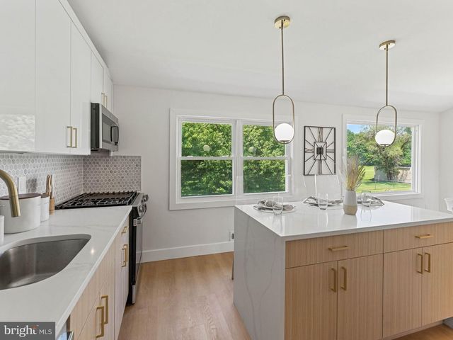 323 BRANDYWINE DR, Marlton, NJ 08053