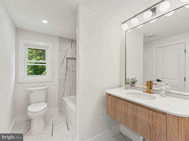 323 BRANDYWINE DR, Marlton, NJ 08053