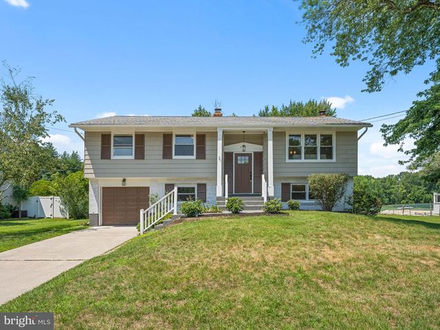 323 BRANDYWINE DR, Marlton, NJ 08053