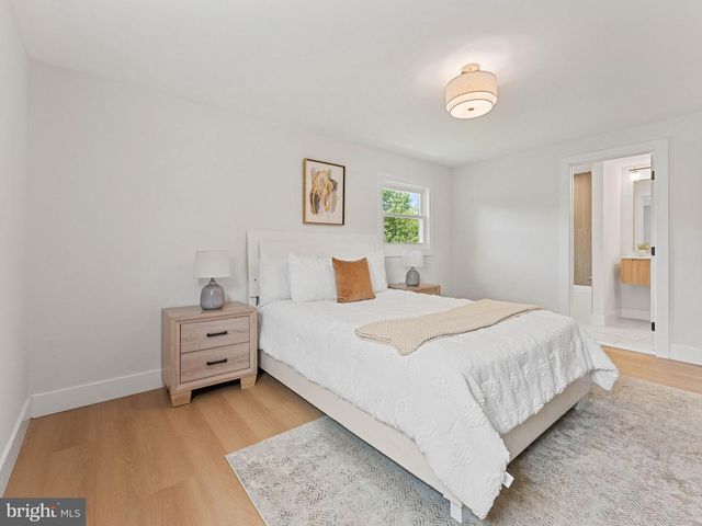 323 BRANDYWINE DR, Marlton, NJ 08053