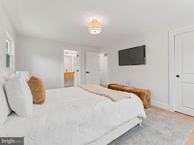 323 BRANDYWINE DR, Marlton, NJ 08053