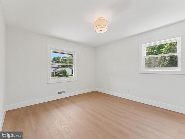 323 BRANDYWINE DR, Marlton, NJ 08053