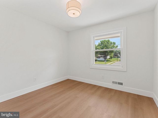 323 BRANDYWINE DR, Marlton, NJ 08053