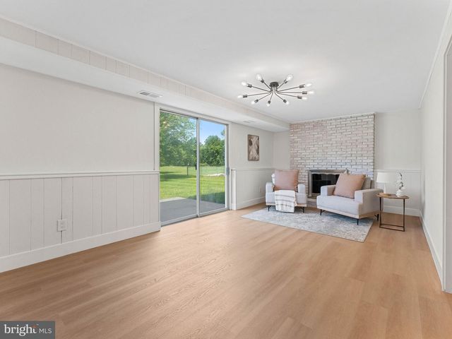 323 BRANDYWINE DR, Marlton, NJ 08053