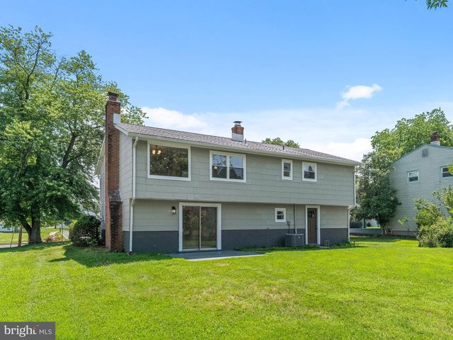 323 BRANDYWINE DR, Marlton, NJ 08053