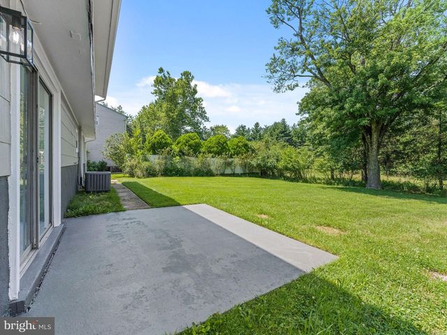323 BRANDYWINE DR, Marlton, NJ 08053