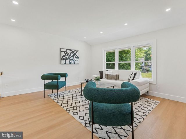 323 BRANDYWINE DR, Marlton, NJ 08053