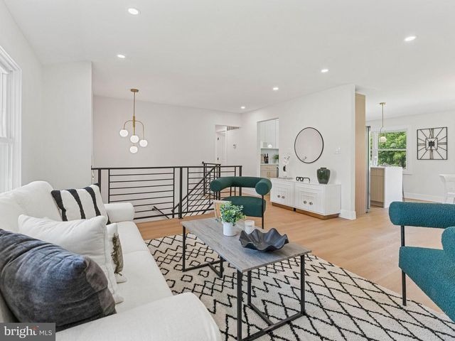 323 BRANDYWINE DR, Marlton, NJ 08053