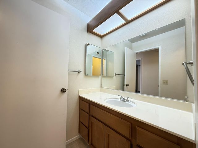 5 Rollingbrook Cir, Sacramento, CA 95833