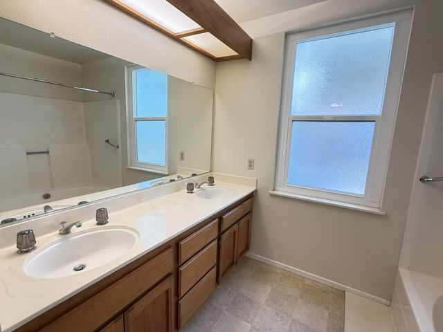 5 Rollingbrook Cir, Sacramento, CA 95833