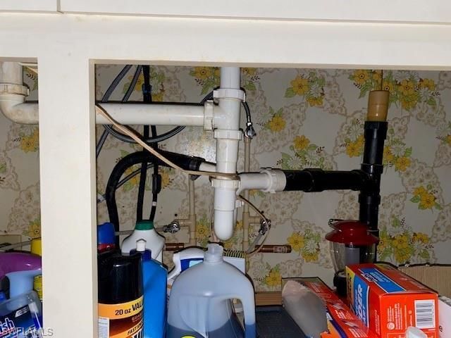 2727 Indianwood DR, North Fort Myers, FL 33917