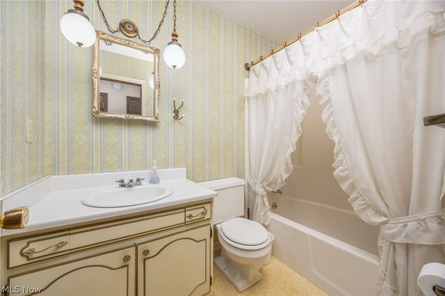 234 Woodlawn Avenue, Belpre, OH 45714