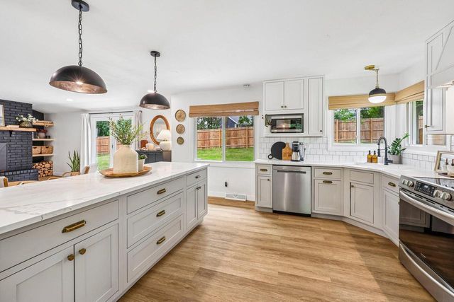 N52W37145 Juneau AVENUE, Oconomowoc, WI 53066