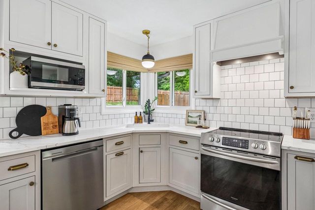N52W37145 Juneau AVENUE, Oconomowoc, WI 53066