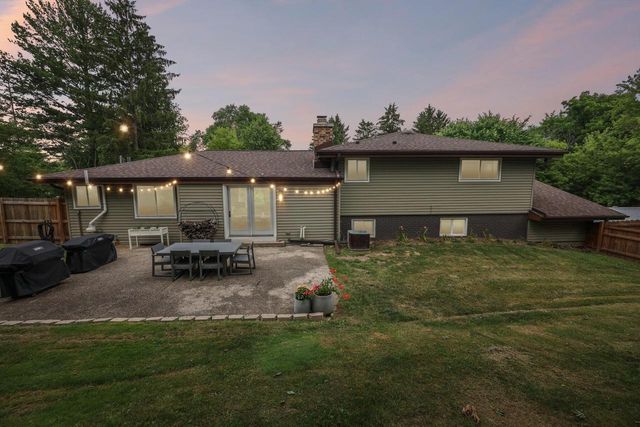 N52W37145 Juneau AVENUE, Oconomowoc, WI 53066