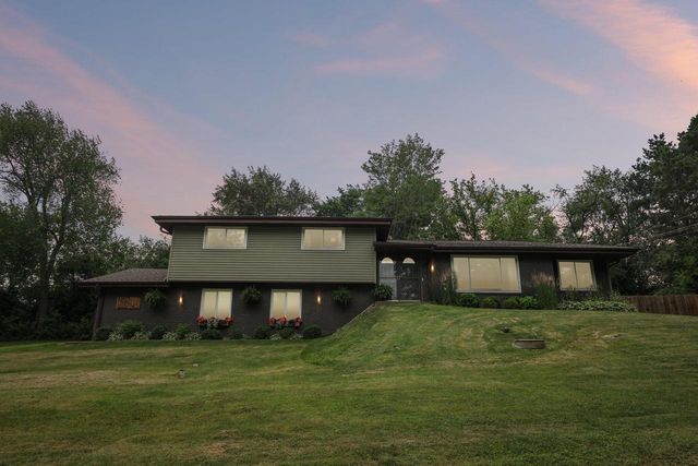 N52W37145 Juneau AVENUE, Oconomowoc, WI 53066