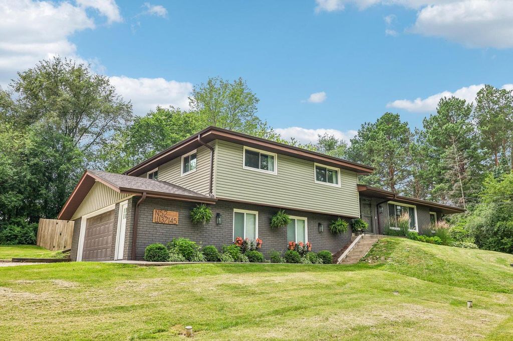 N52W37145 Juneau AVENUE, Oconomowoc, WI 53066
