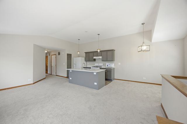 729 Fieldcrest Drive C, South Elgin, IL 60177