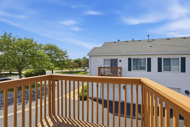 729 Fieldcrest Drive C, South Elgin, IL 60177