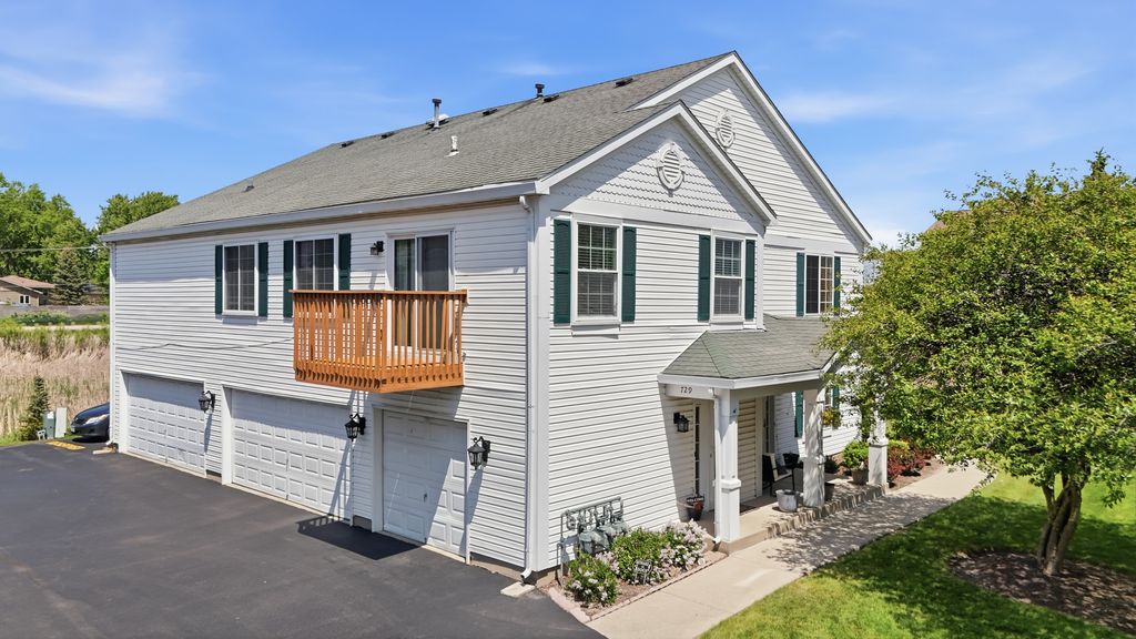 729 Fieldcrest Drive C, South Elgin, IL 60177