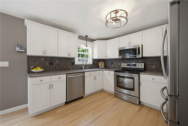 19 Oak Hill Drive, Johnston, RI 02919