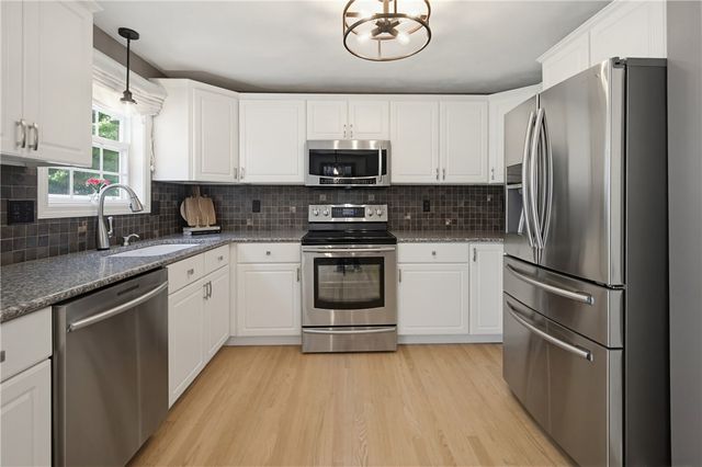 19 Oak Hill Drive, Johnston, RI 02919