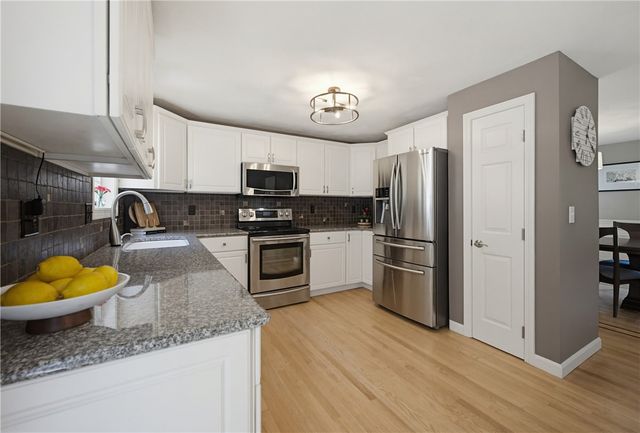 19 Oak Hill Drive, Johnston, RI 02919