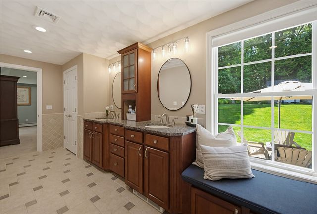 19 Oak Hill Drive, Johnston, RI 02919