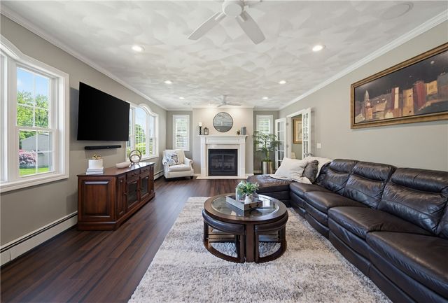 19 Oak Hill Drive, Johnston, RI 02919