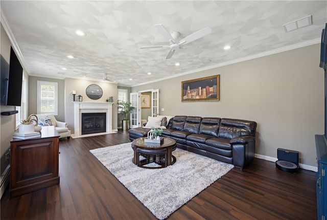 19 Oak Hill Drive, Johnston, RI 02919